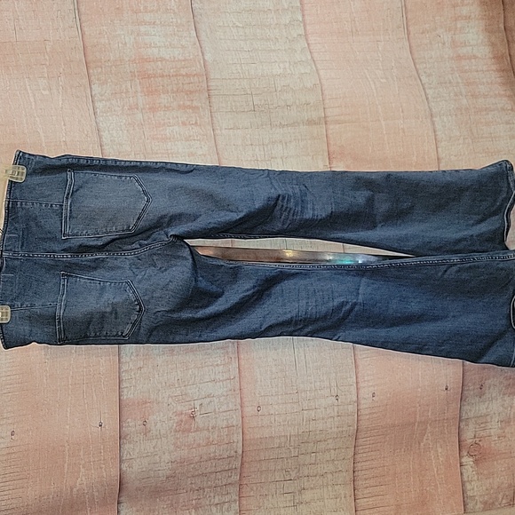 Hollister Ultra High-Rise Flare Pull On Jeans - Picture 4 of 6